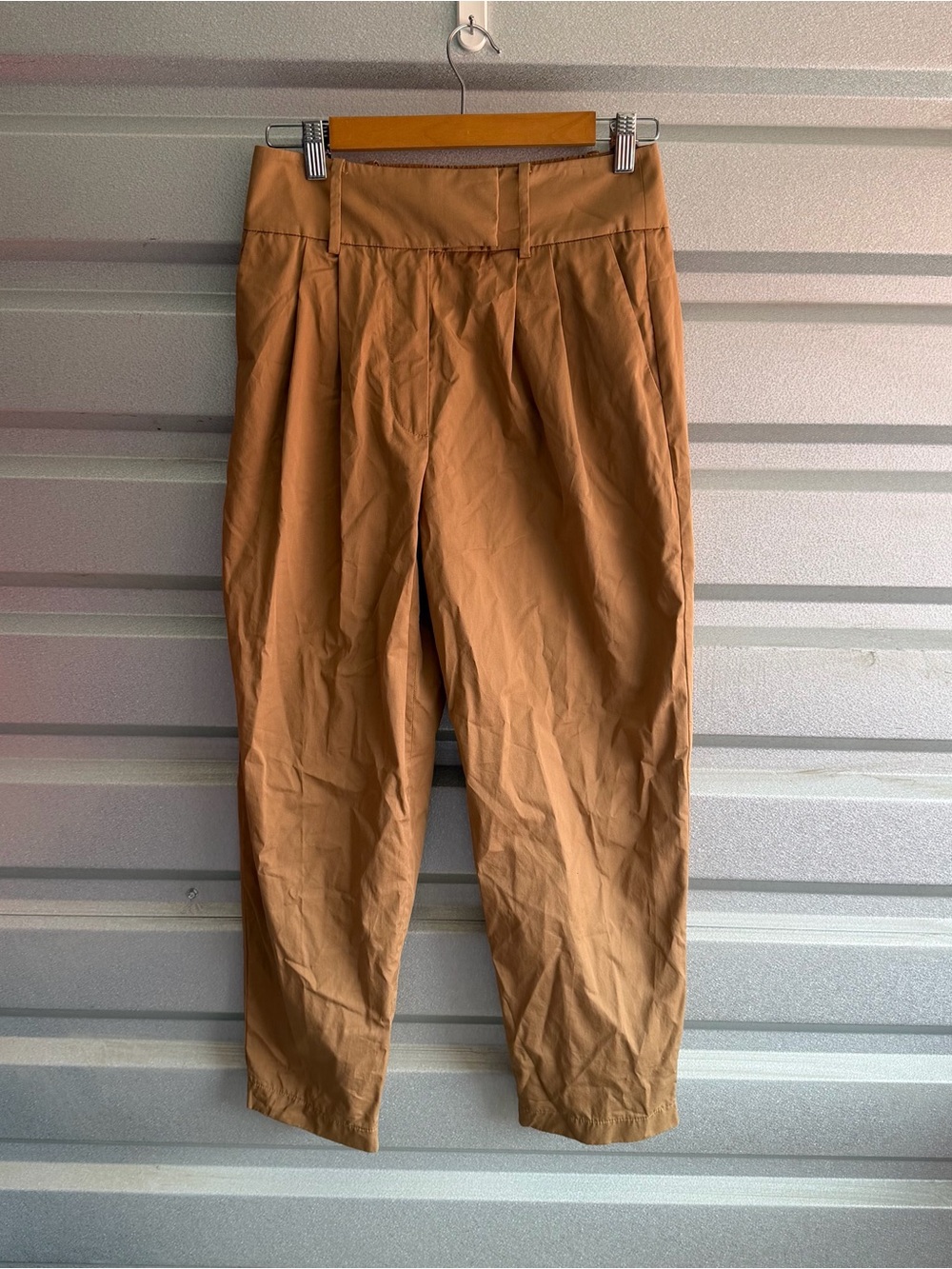 Exquise barrel leg chino